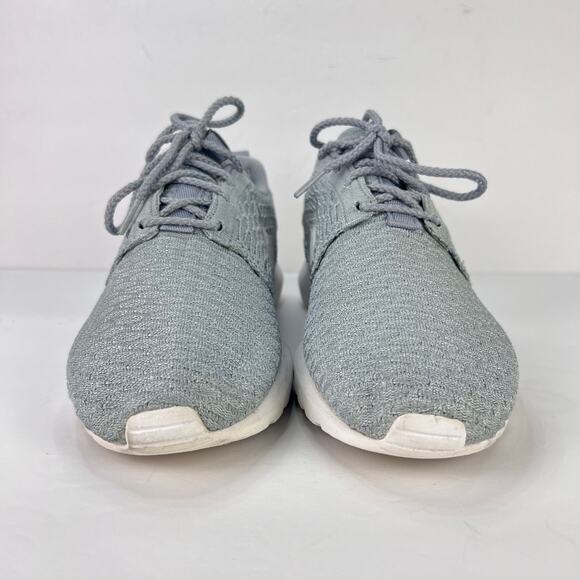EUC Nike Roshe NM Flyknit Wolf Grey 677243-012 Mens 8.5 Athletic Running Sneaker - Picture 4 of 8